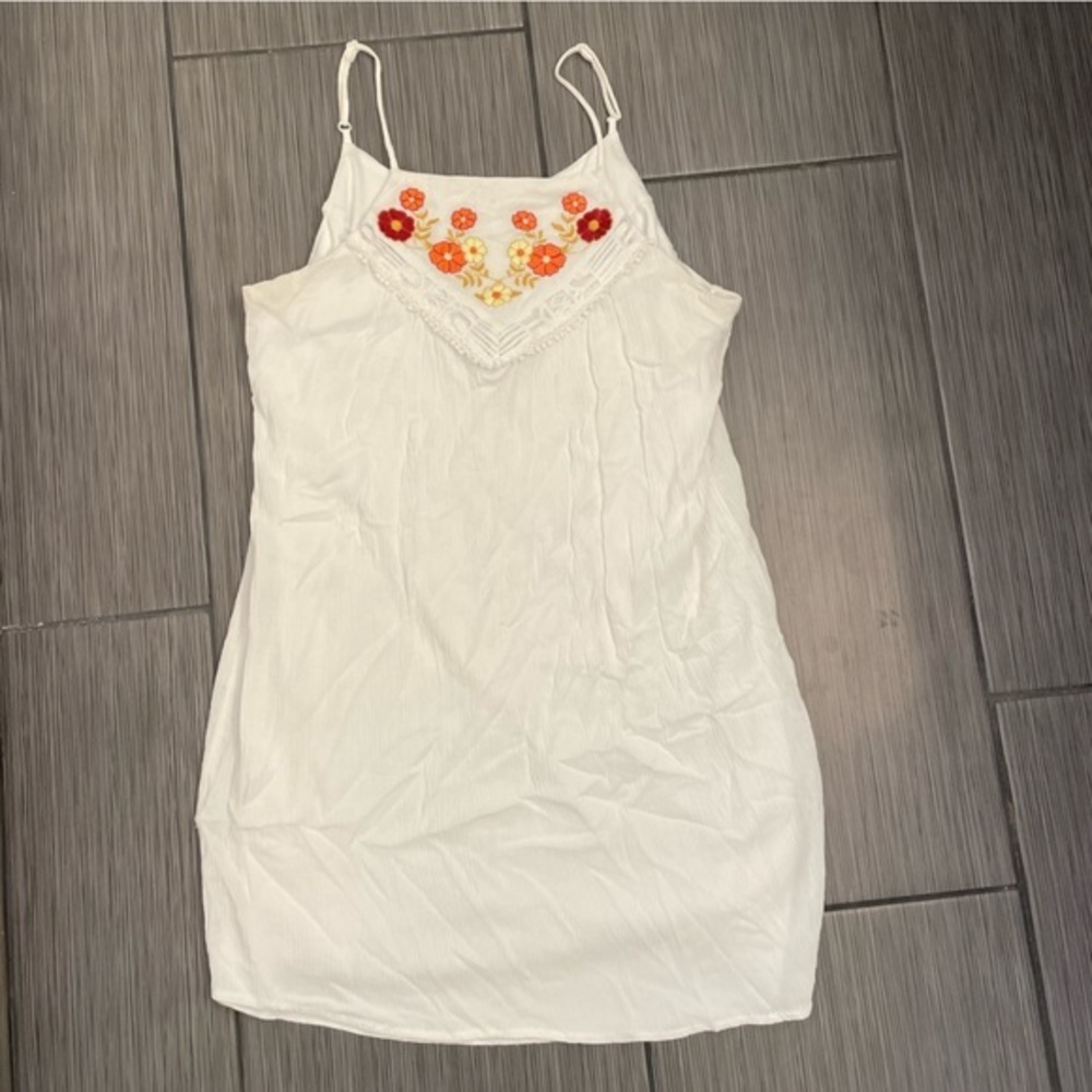 Francesca’s JUN & IVY white 100% rayon floral embroidered detailed dress size M